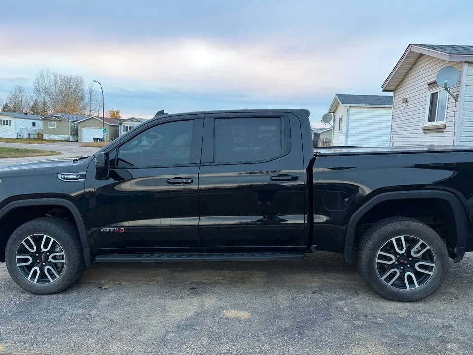 GMC Sierra 1500 2025 photo 2