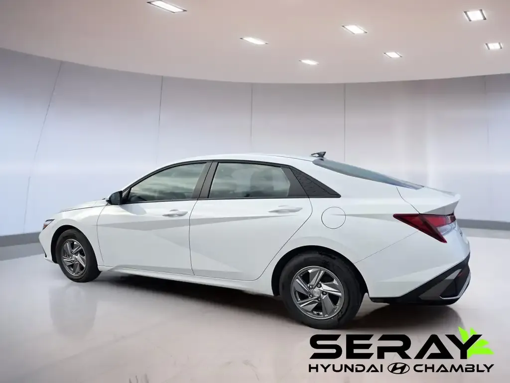 Hyundai Elantra 2025 photo 3