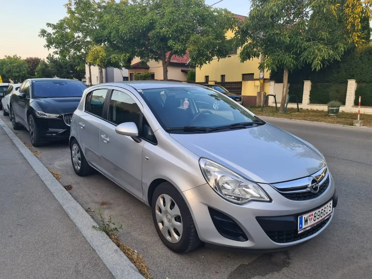 Opel Corsa 2011 photo 2