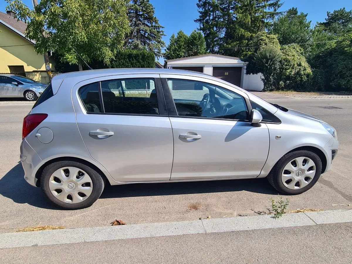 Opel Corsa 2011 photo 3