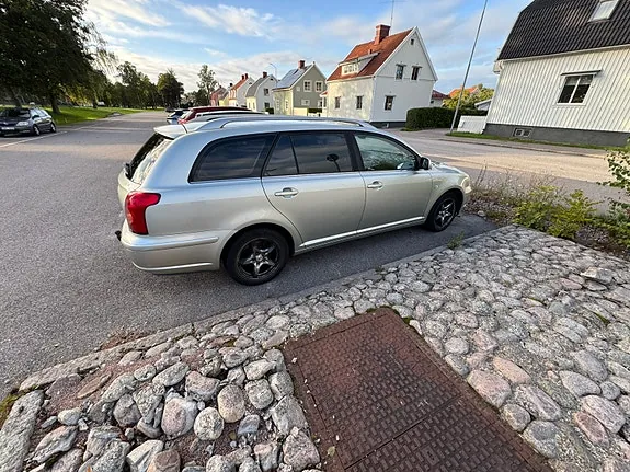 Toyota Avensis 2005 photo 4