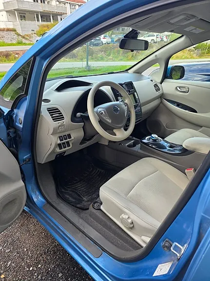 Nissan Leaf 2012 photo 2
