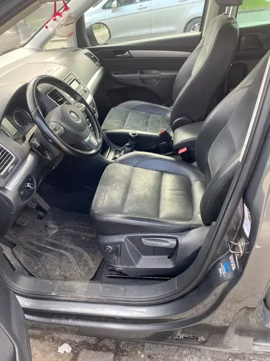 Volkswagen Sharan 2011 photo 2