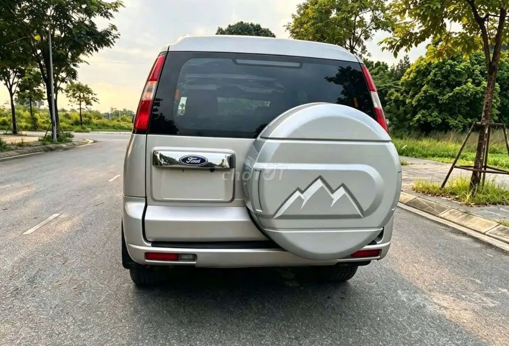 Ford Everest 2013 photo 2