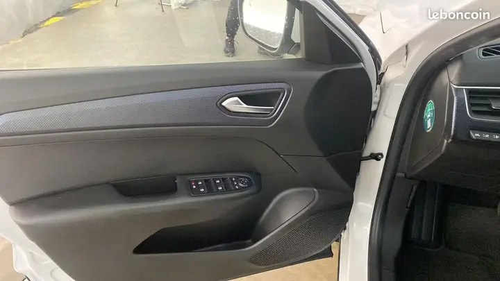 Renault Arkana 2023 photo 2
