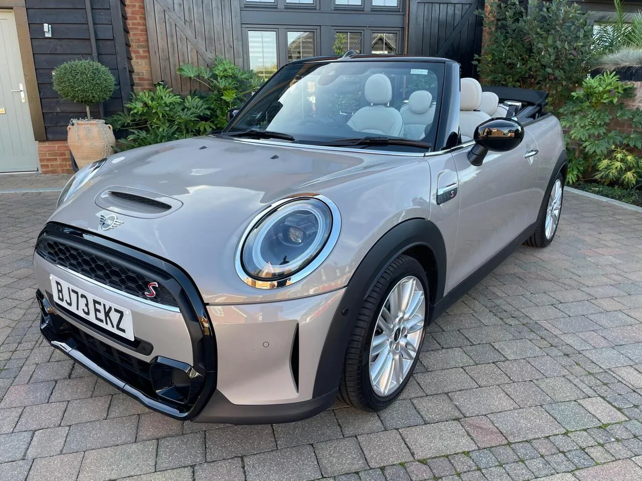 Mini Convertible 2023 photo 5