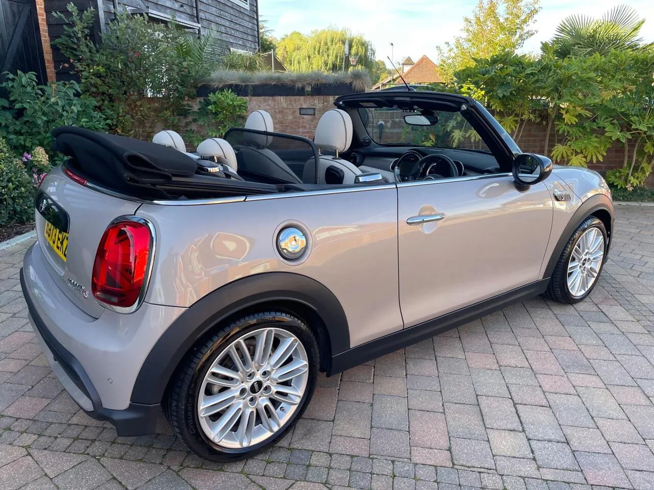 Mini Convertible 2023 photo 2