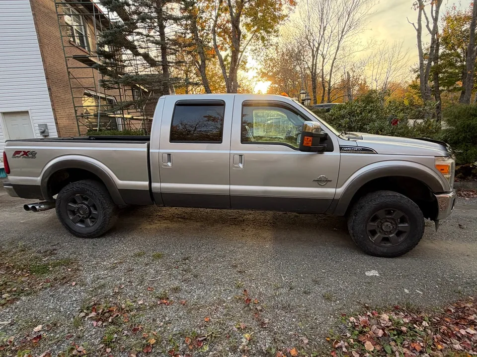 Ford F250 2011 photo 2