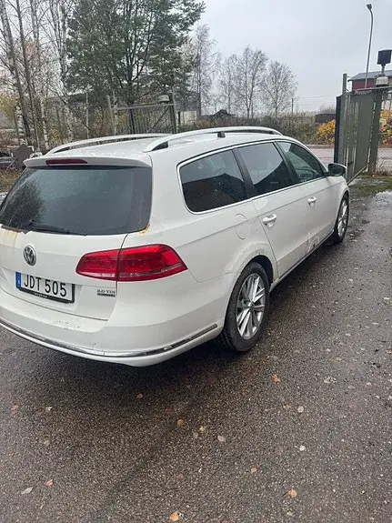 Volkswagen Passat 2011 photo 2