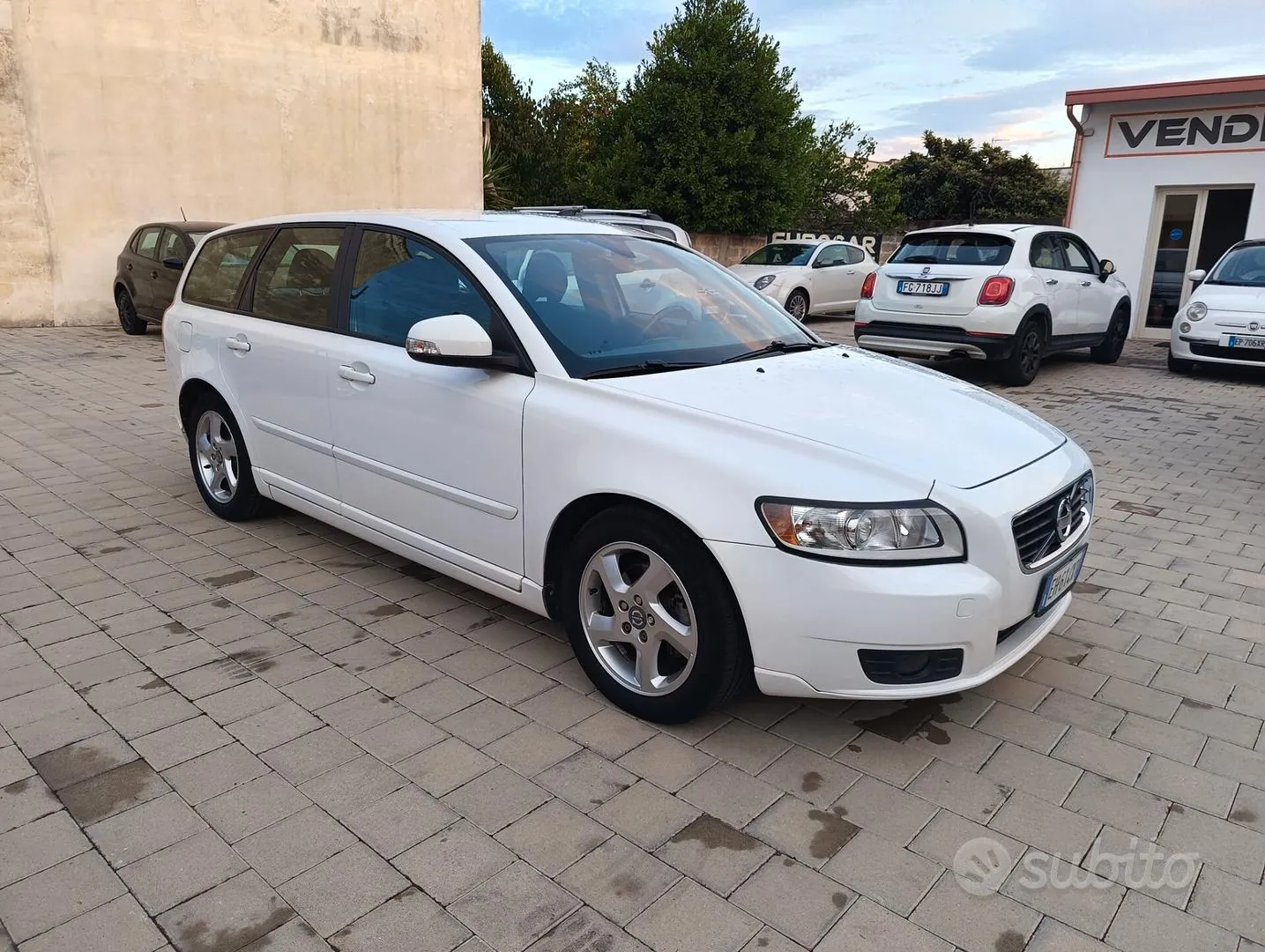 Volvo V50 2011 photo 2