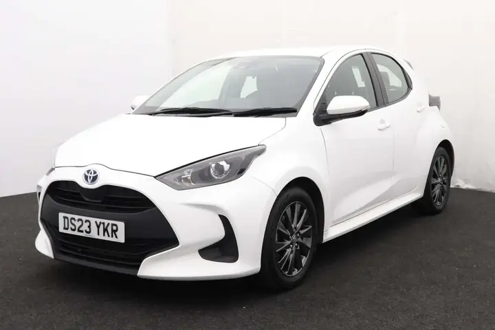 Toyota Yaris 2023 photo 3