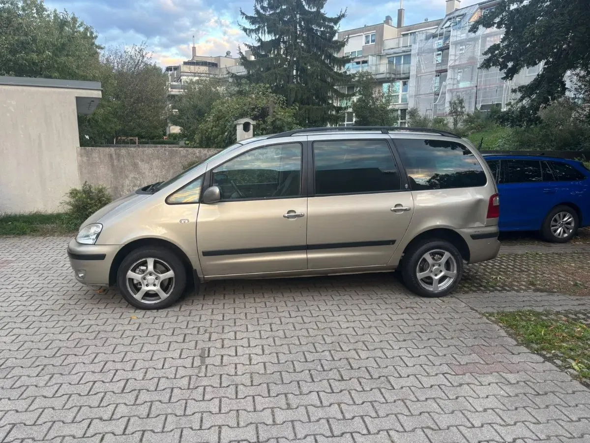 Ford Galaxy 2006 photo 2