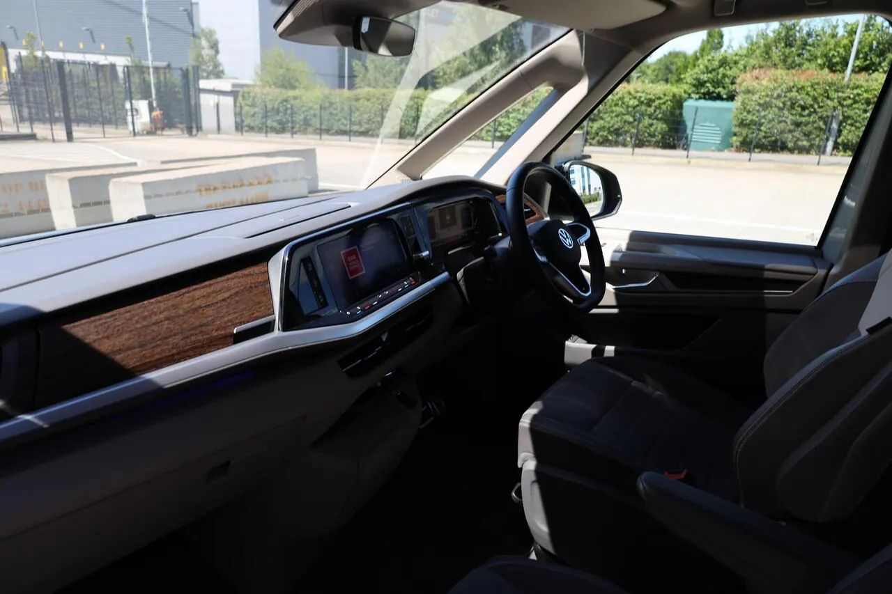 Volkswagen Multivan 2024 photo 2
