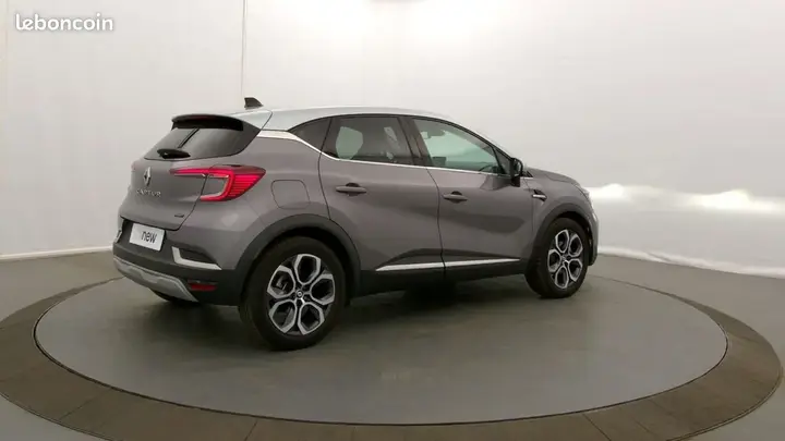 Renault Captur 2023 photo 2