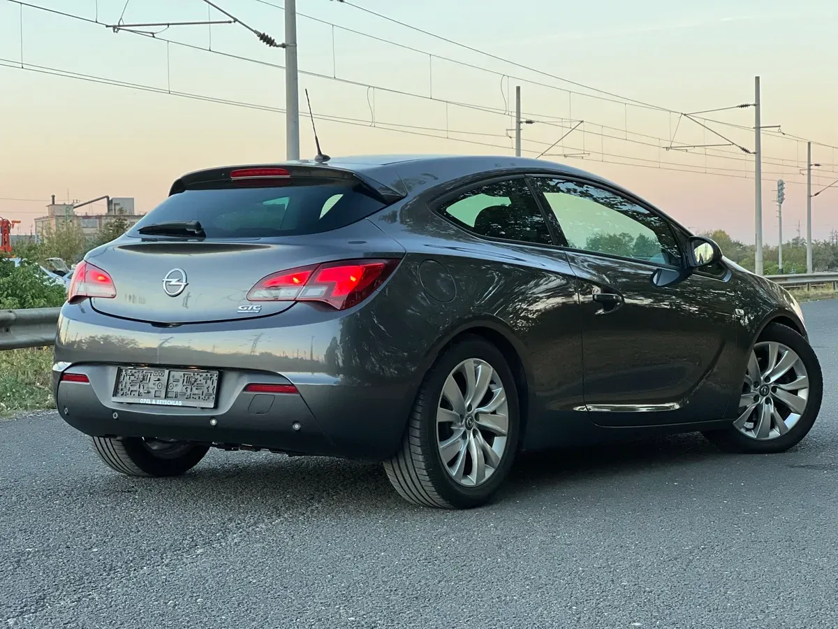 Opel Astra 2013 photo 3