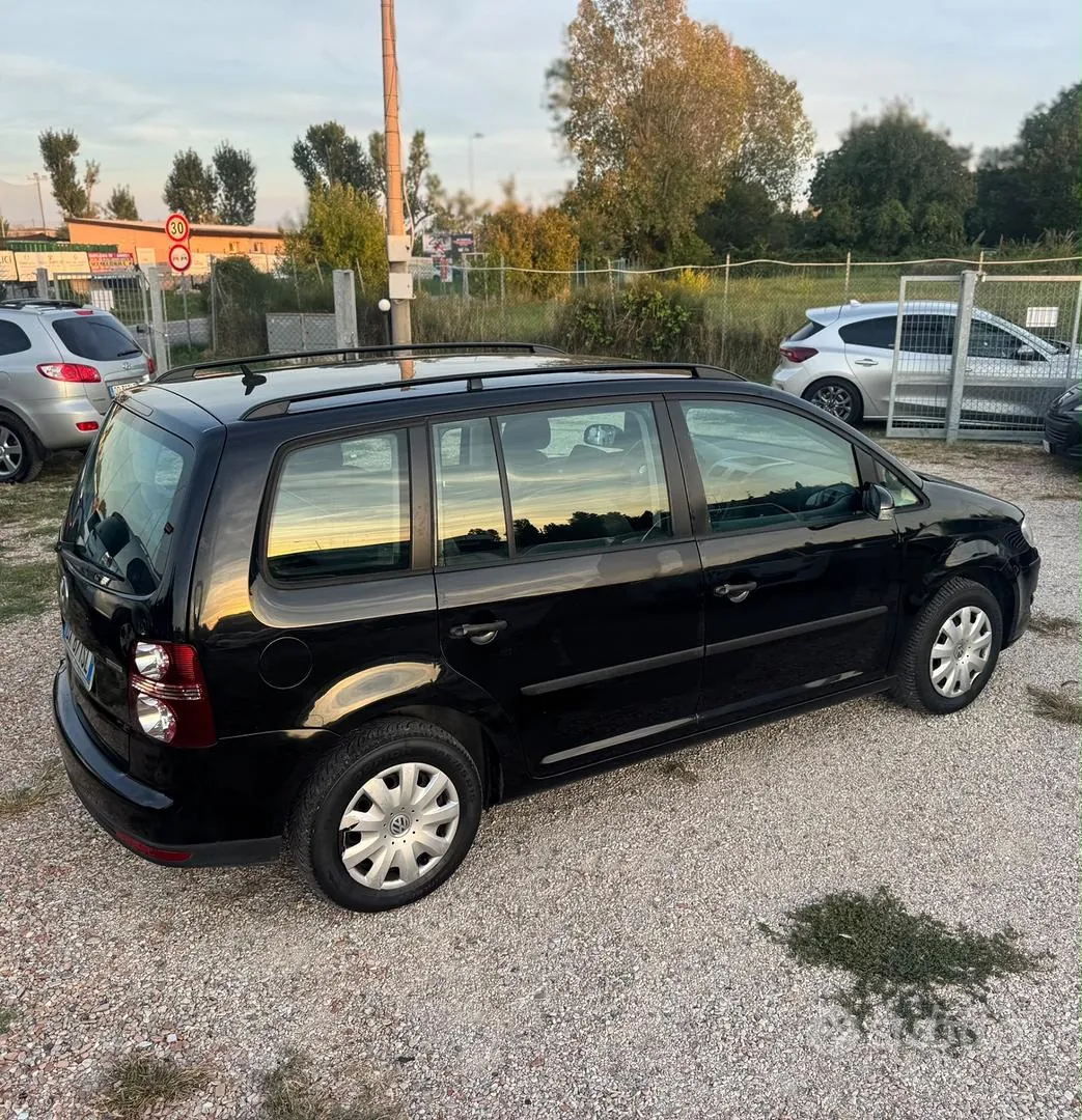 Volkswagen Touran 2009 photo 5