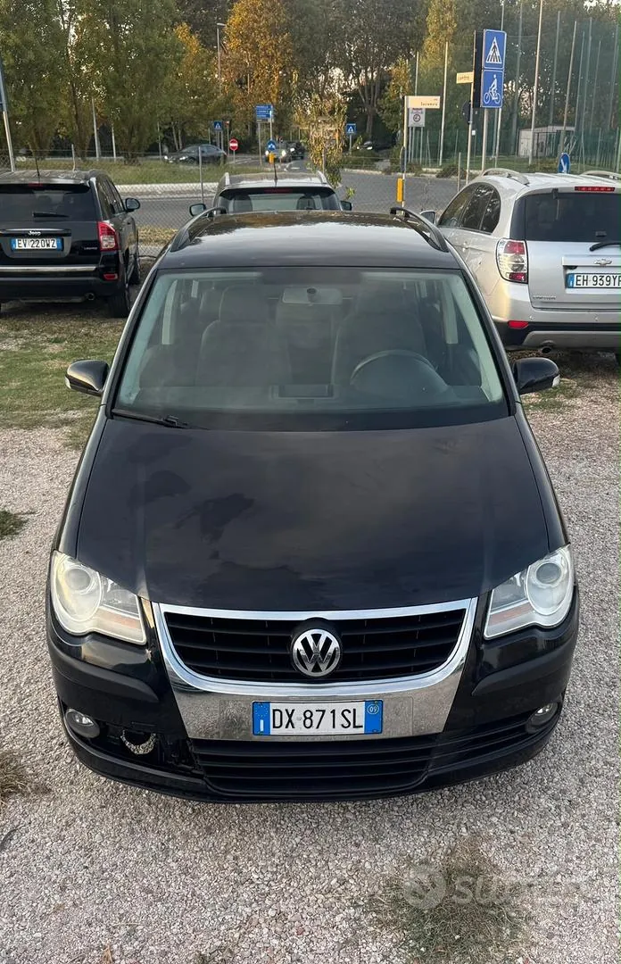 Volkswagen Touran 2009 photo 4