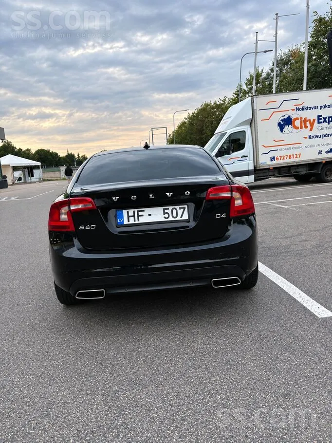 Volvo S60 2014 photo 2