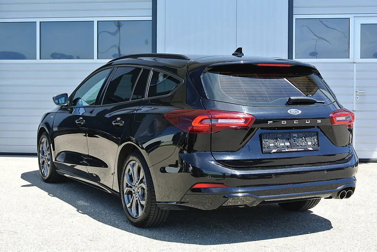 Ford Focus 2022 photo 2
