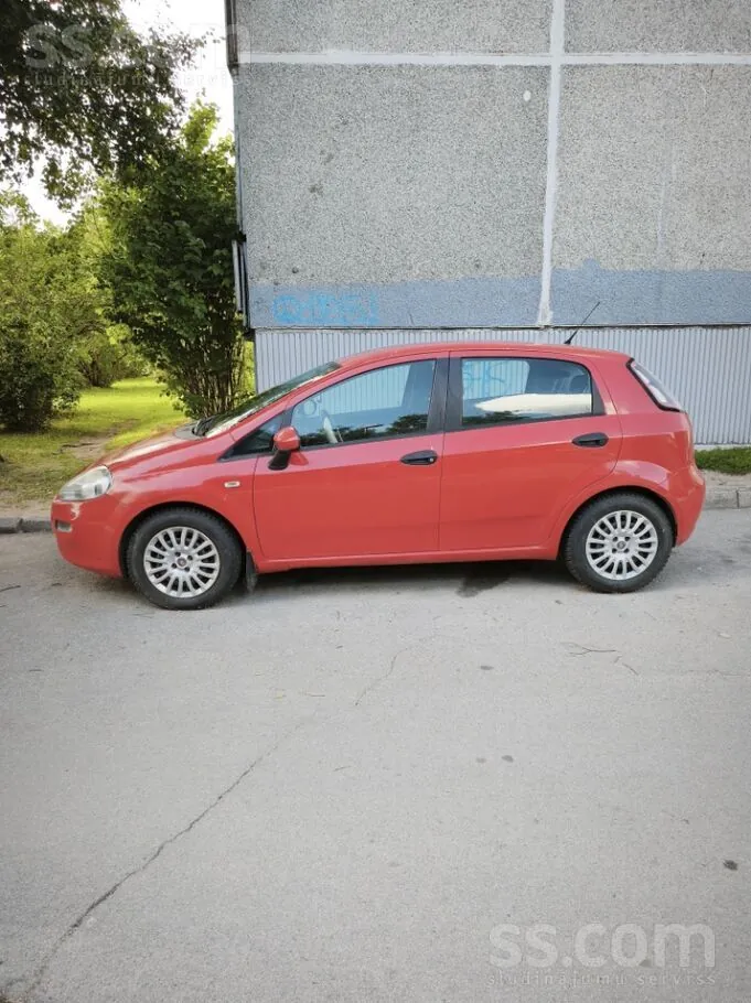 Fiat Punto 2012 photo 2