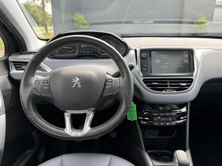 Peugeot 208 2017 photo 3