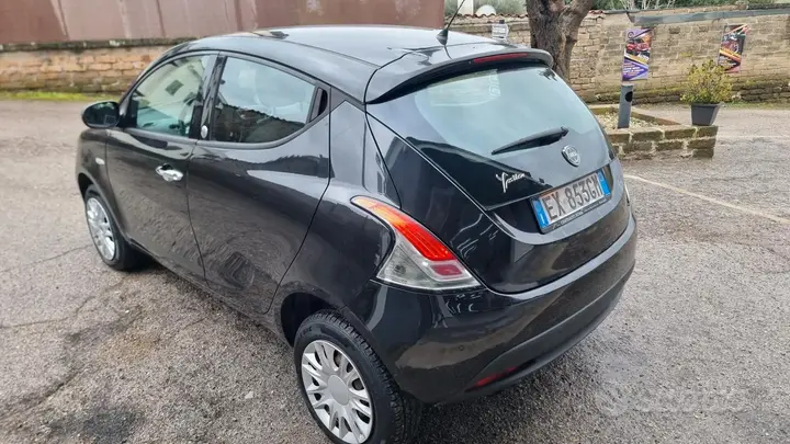 Lancia Ypsilon 2014 photo 2