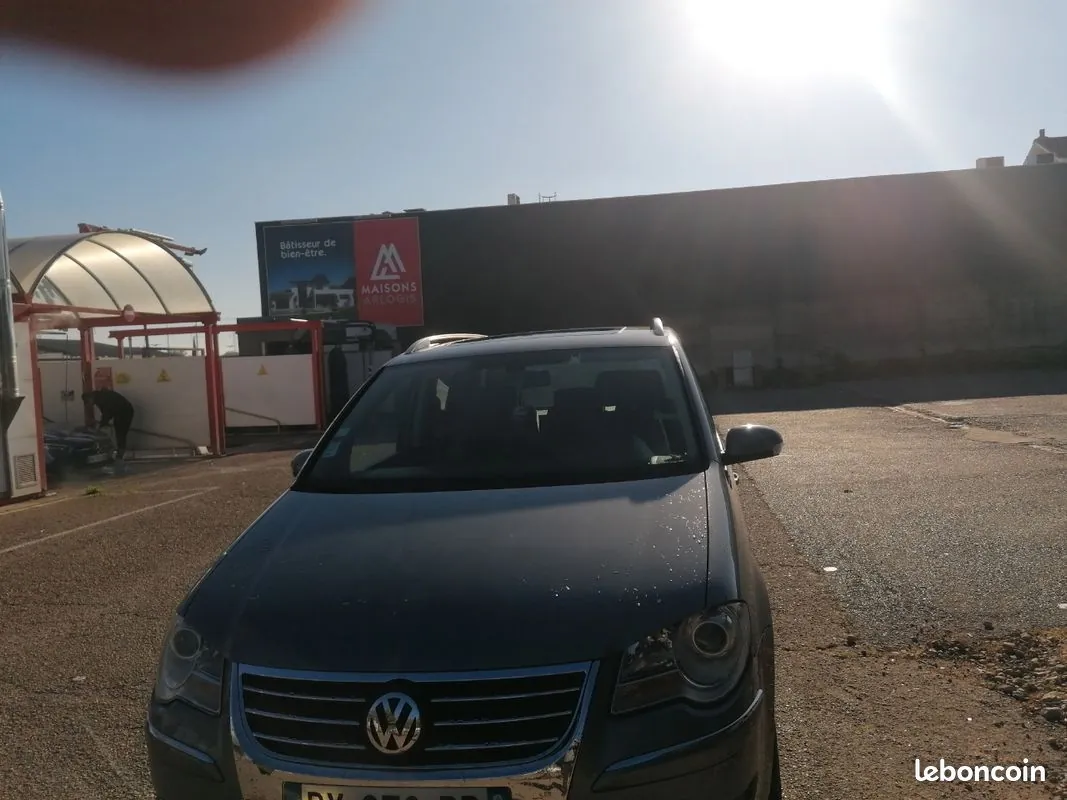 Volkswagen Touran 2007 photo 2