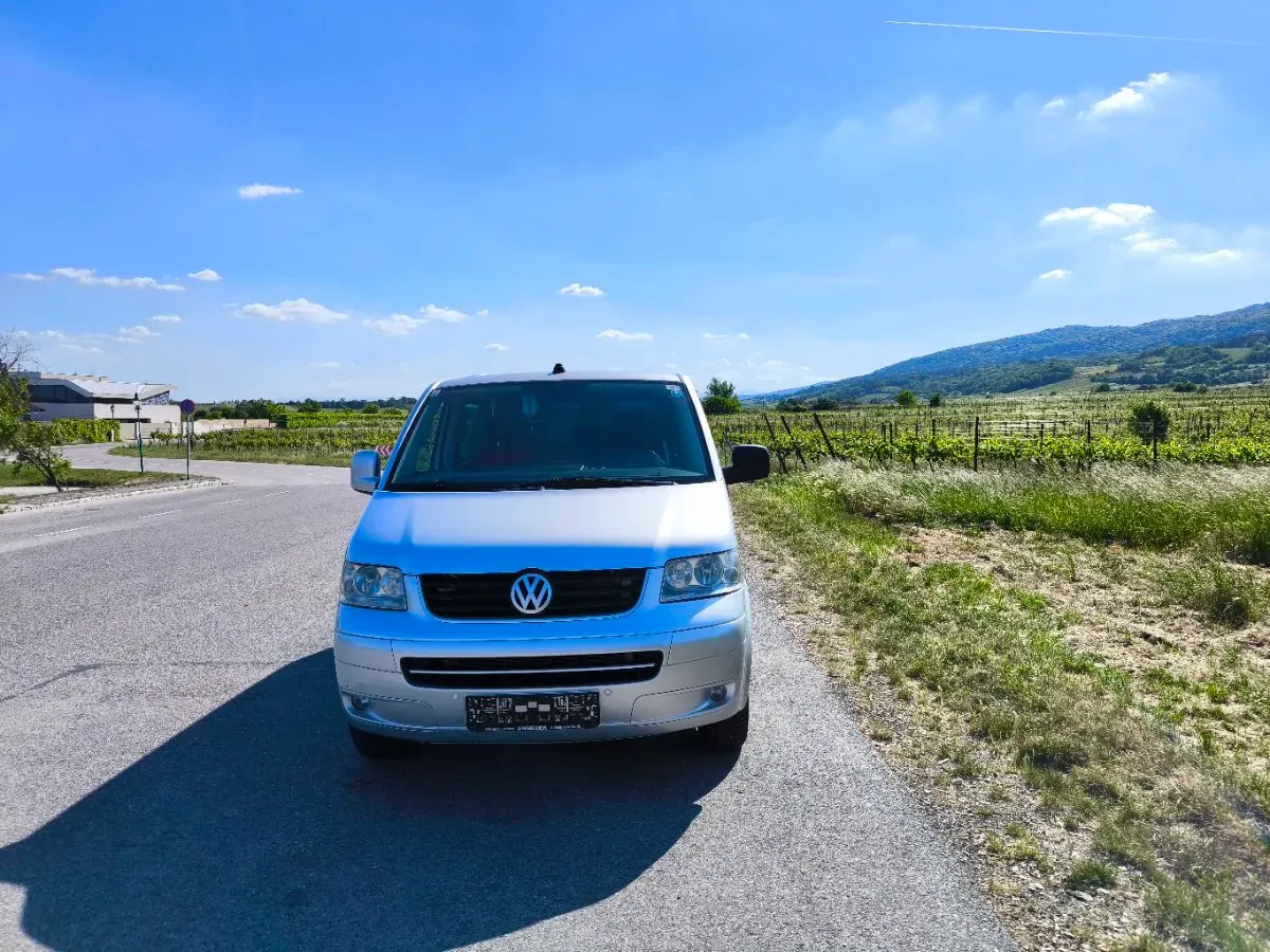 Volkswagen Multivan 2009 photo 3