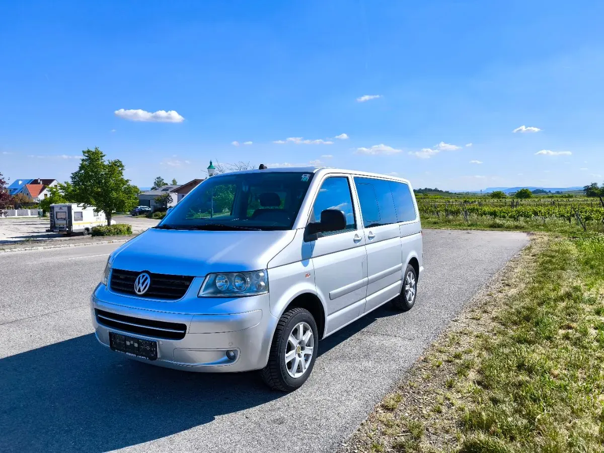 Volkswagen Multivan 2009 photo 2