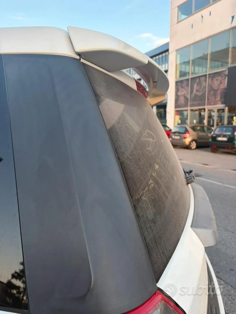 Land Rover Freelander 2009 photo 5