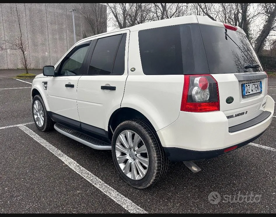 Land Rover Freelander 2009 photo 2