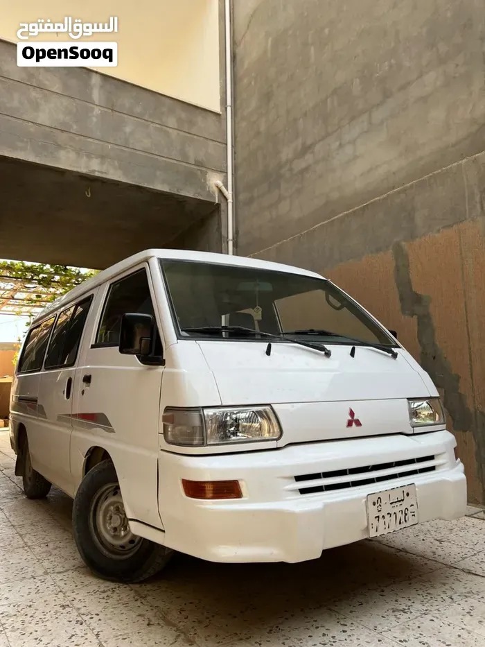 Mitsubishi L300