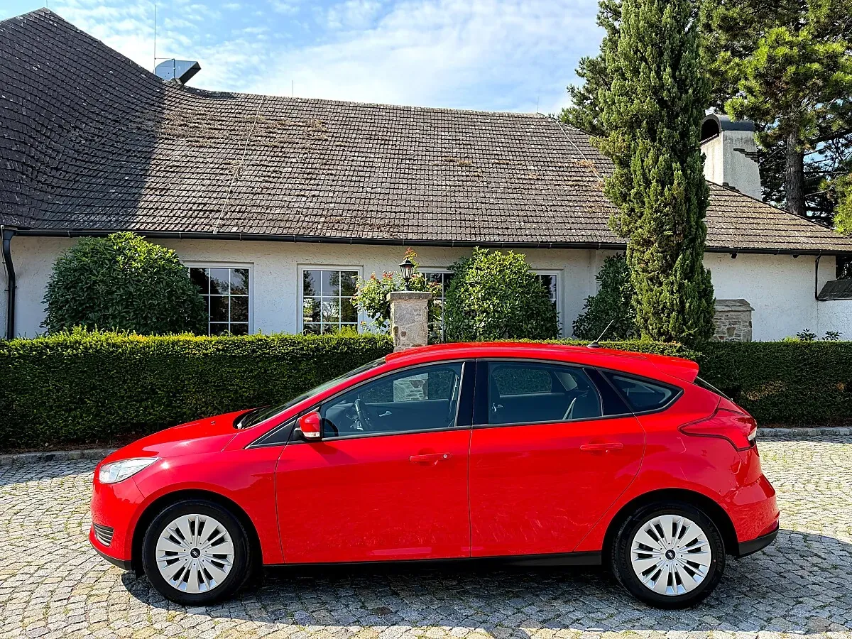Ford Focus 2018 photo 2