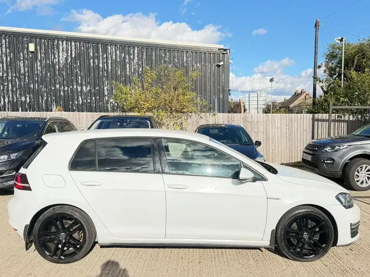 Volkswagen Golf 2014 photo 2