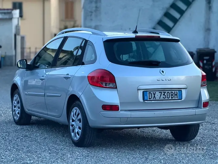 Renault Clio 2009 photo 3