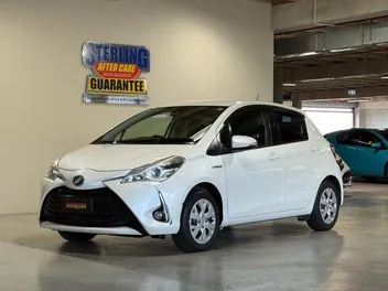 Toyota Vitz 2017 photo 4