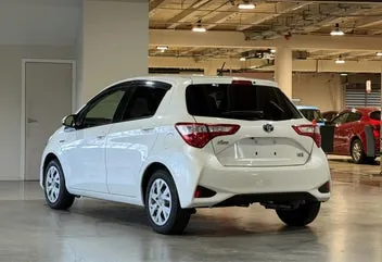 Toyota Vitz 2017 photo 5