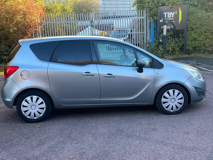Vauxhall Meriva 2012 photo 3