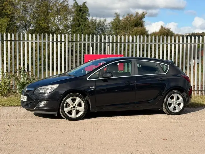 Vauxhall Astra 2011 photo 5