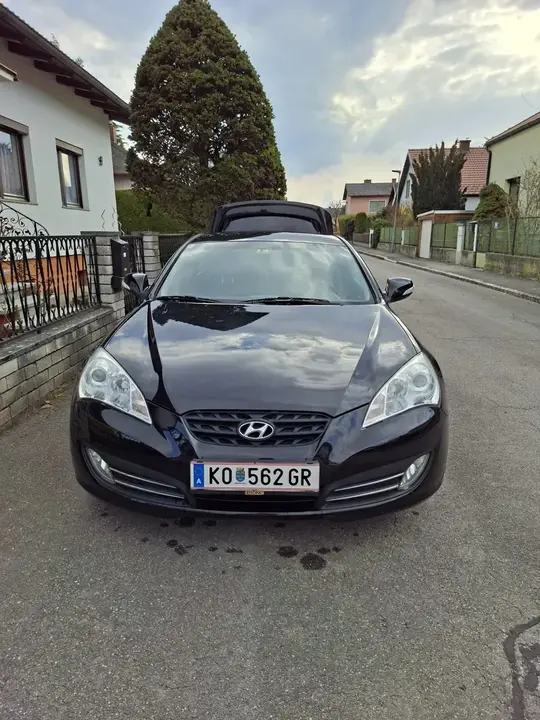 Hyundai Genesis 2013 photo 2
