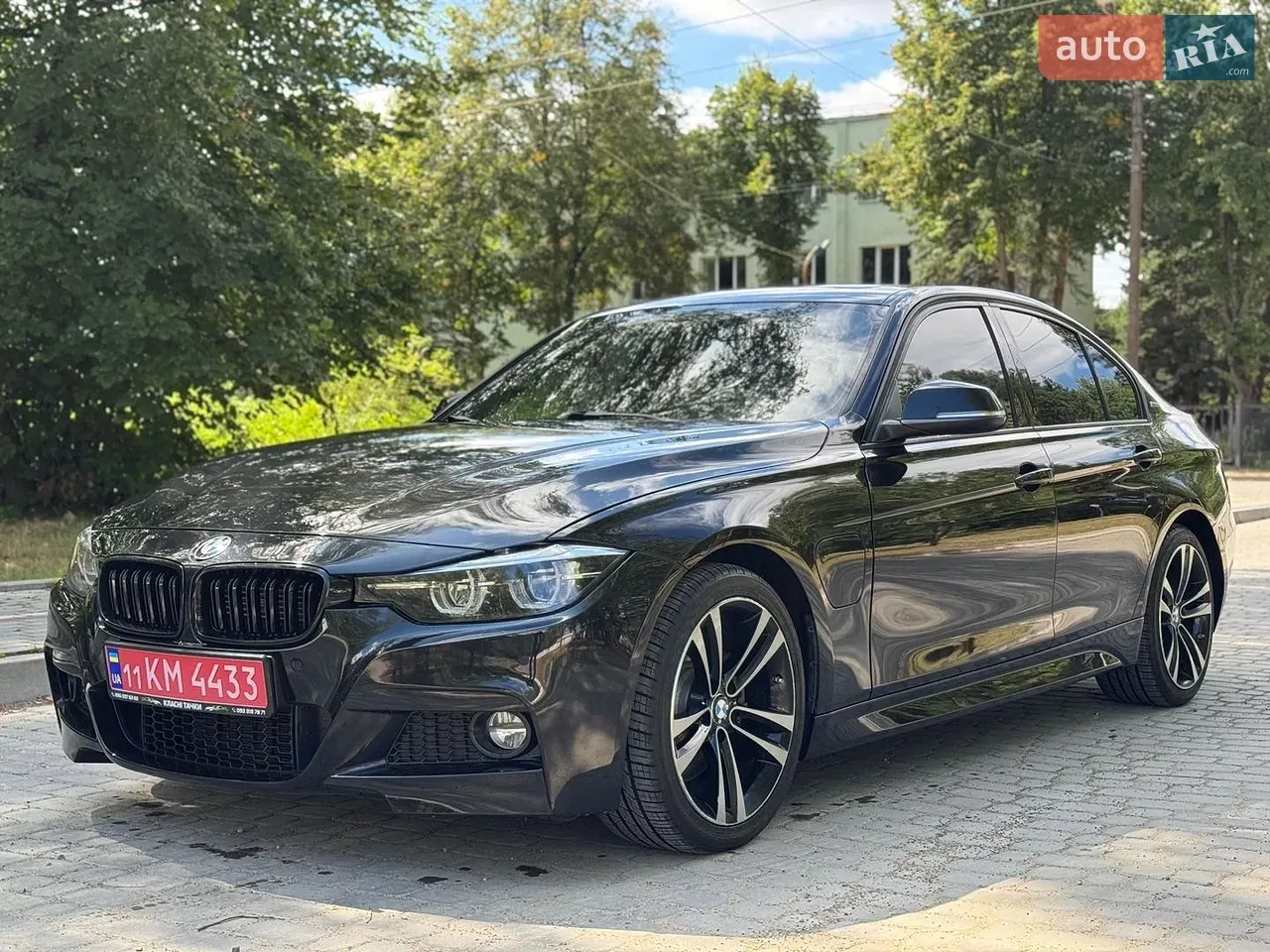 BMW 3 Series 2018 photo 3