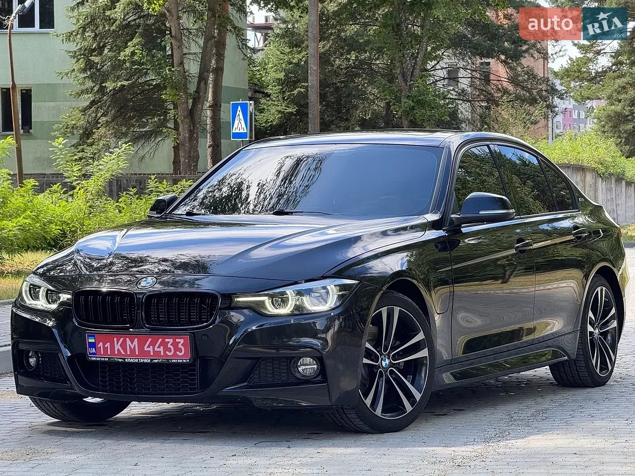 BMW 3 Series 2018 photo 2