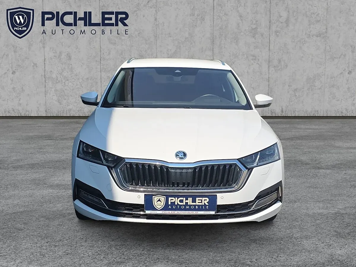 Skoda Octavia 2023 photo 2