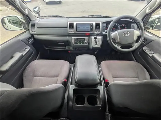 Toyota Hiace 2014 photo 3