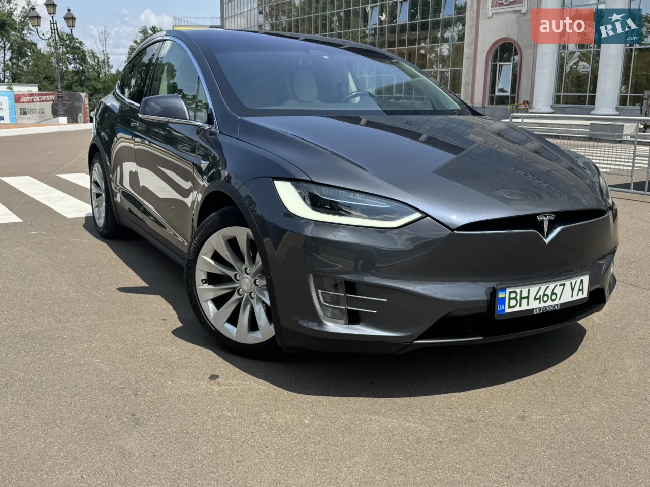 Tesla Model X 2017 photo 2