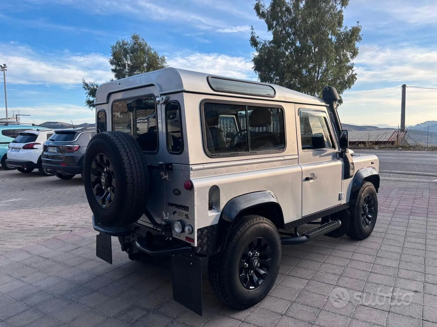 Land Rover Defender 2014 photo 5