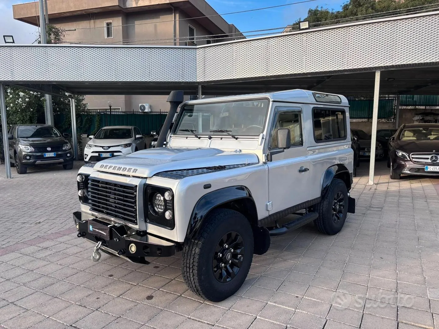 Land Rover Defender 2014 photo 4
