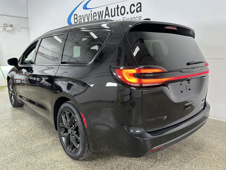 Chrysler Pacifica 2026 photo 5