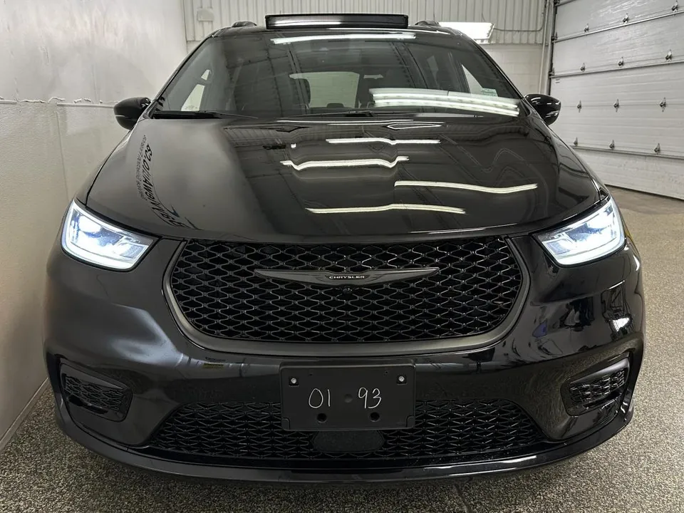 Chrysler Pacifica 2026 photo 2