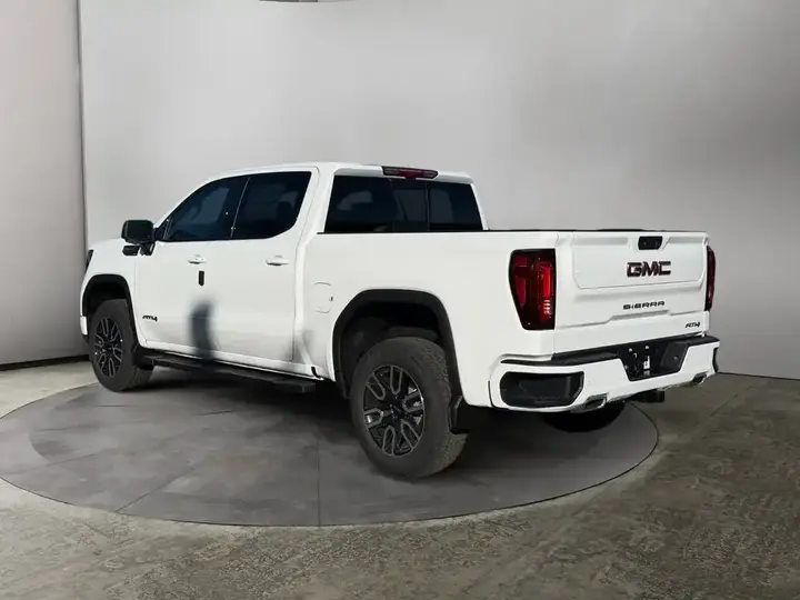 GMC Sierra 1500 2026 photo 3